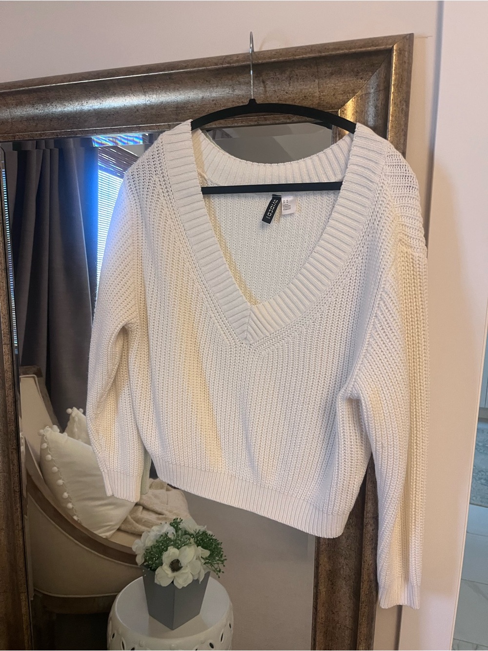 H&M White V-Neck Knit Sweater